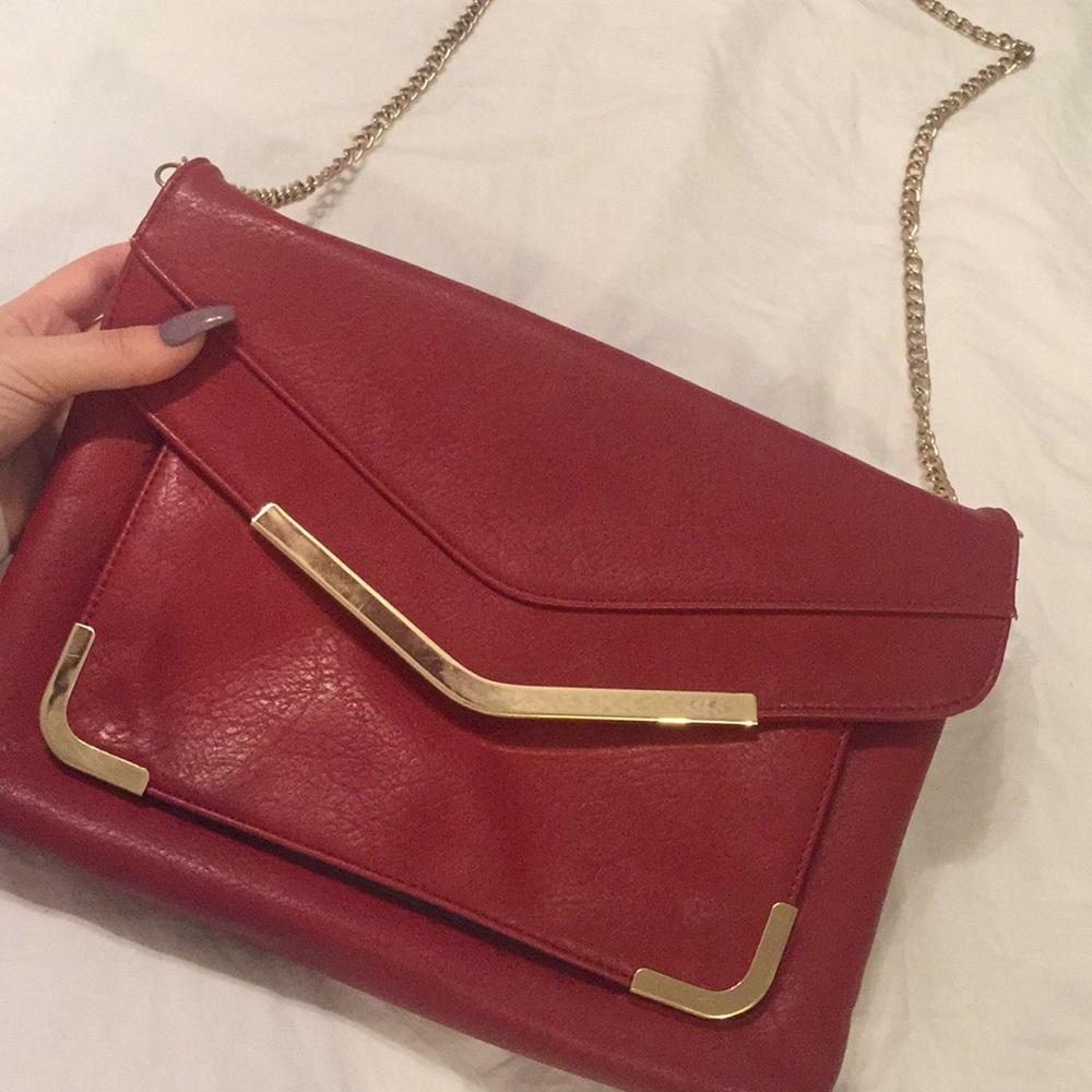 Maroon cross body ♥️